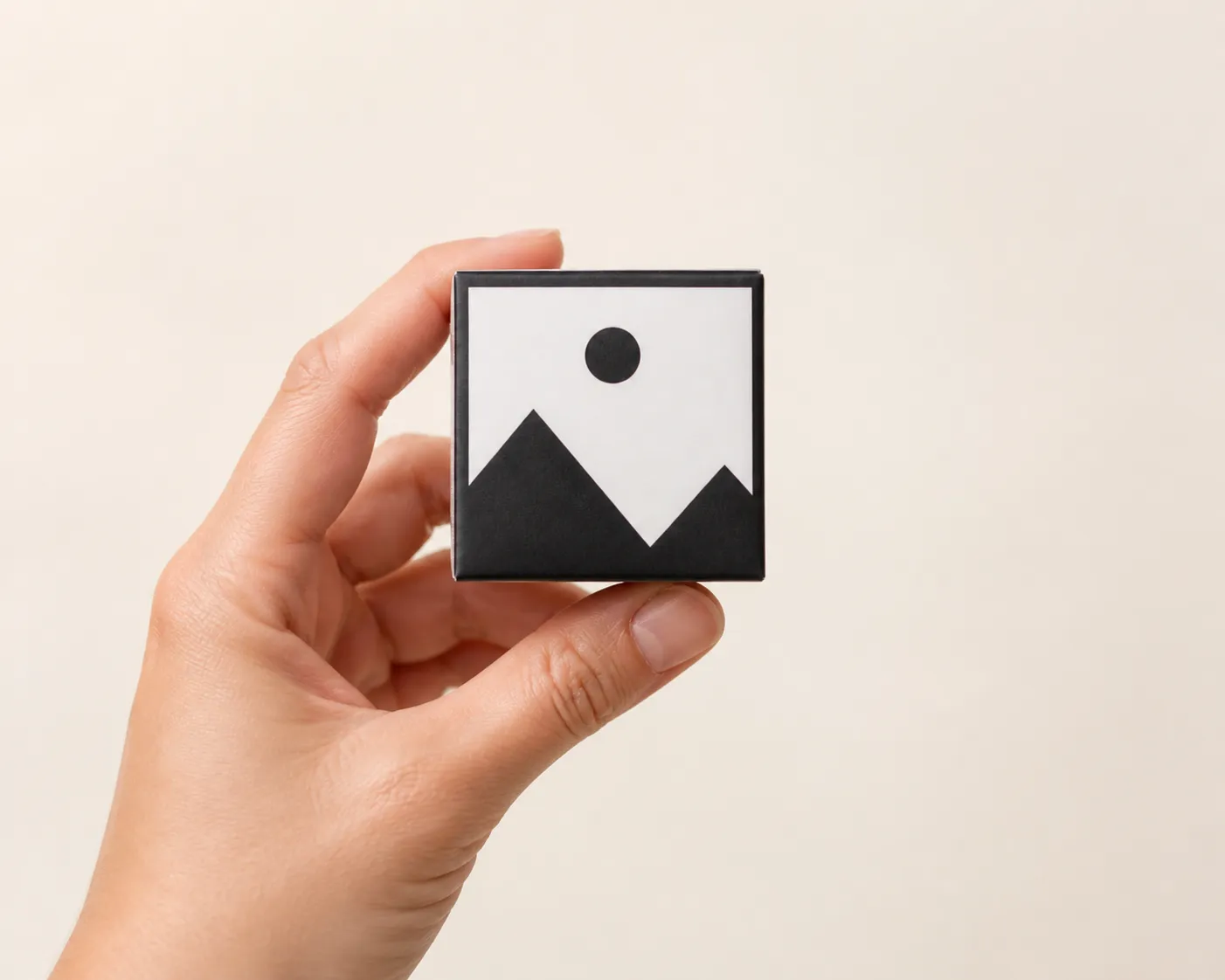 SugarMute — the package held in a hand